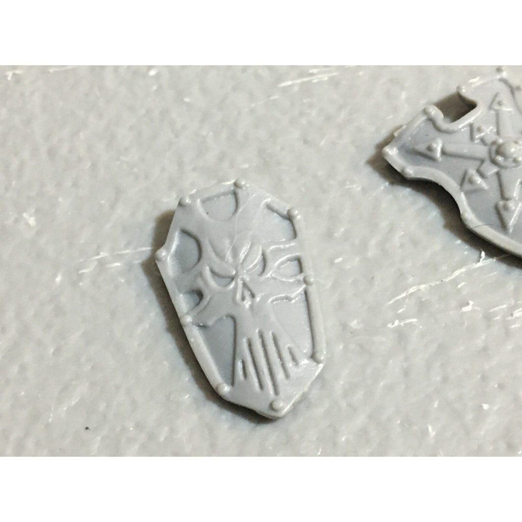A23068 WARHAMMER FANTASY CHAOS MORTALS BITS LOT WARRIORS OOP SHIELDS GW