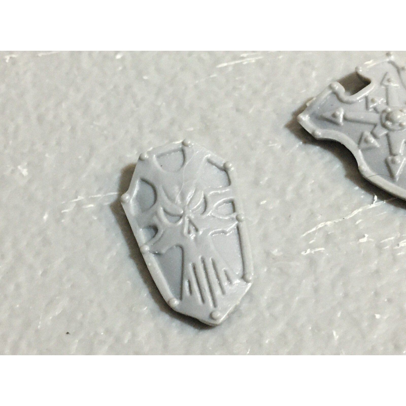 A23068 WARHAMMER FANTASY CHAOS MORTALS BITS LOT WARRIORS OOP SHIELDS GW