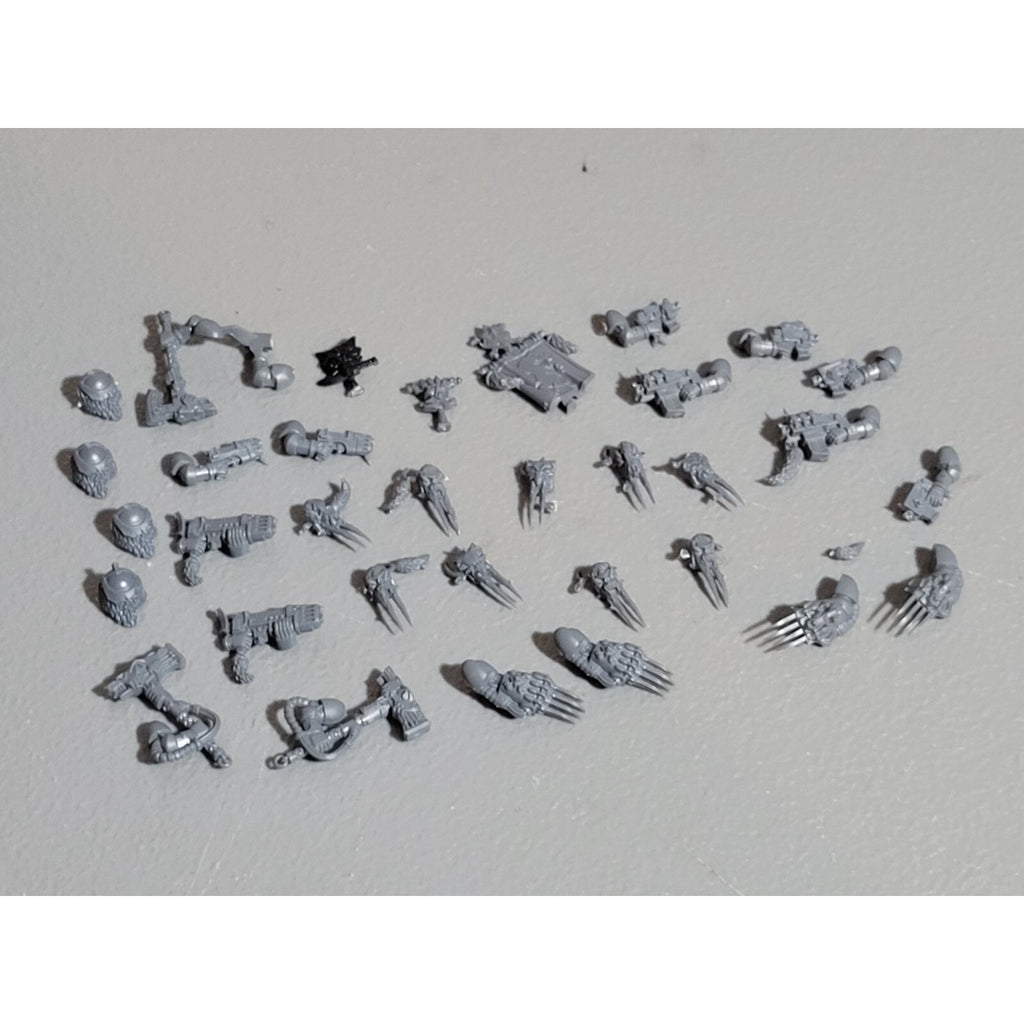 A18452 WARHAMMER 40K SPACE MARINES WOLVES BITS LOT PLASMA POWER SHOULDER HAMMER