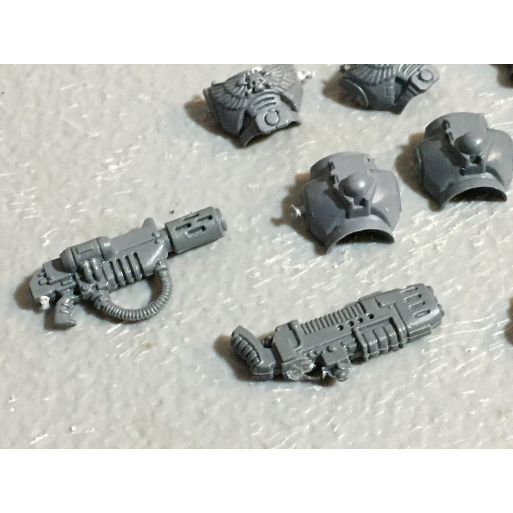 A23159 WARHAMMER 40K SPACE MARINES BITS LOT TORSOS SPECIALS GAMES WORKSHOP GW