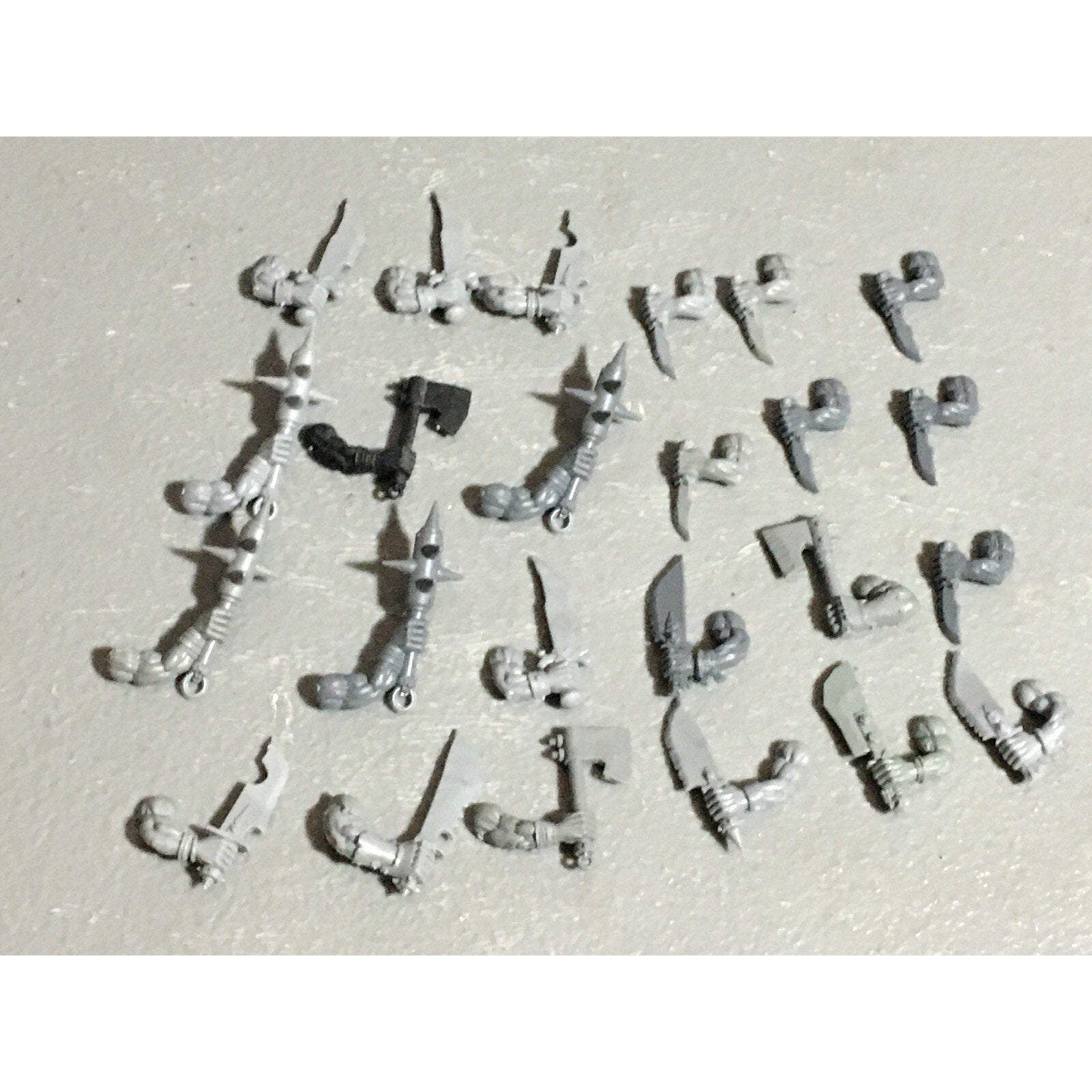 A22610 WARHAMMER FANTASY ORCS & GOBLINS BITS LOT ORC BOYZ HAND WEAPONS GW