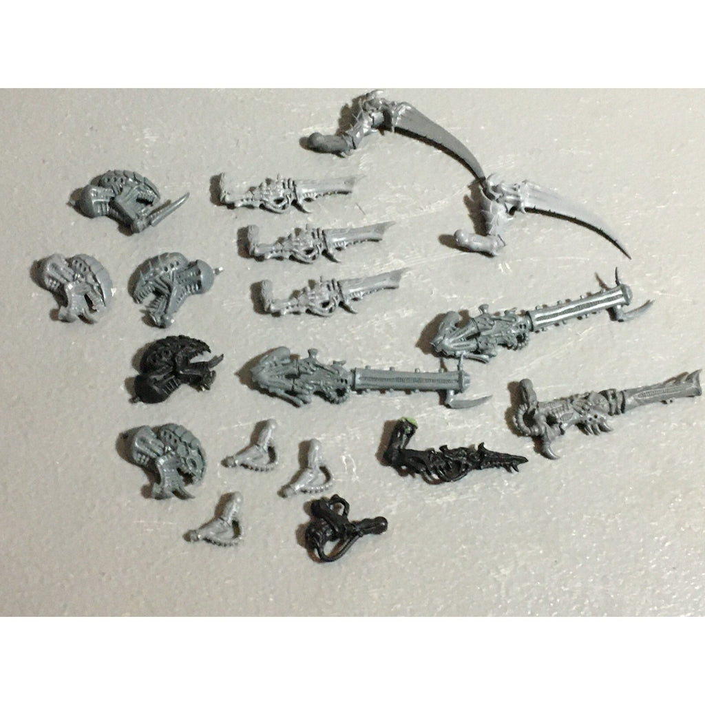A22316 WARHAMMER 40K TYRANIDS BITS LOT MIXED GAMES WORKSHOP GW