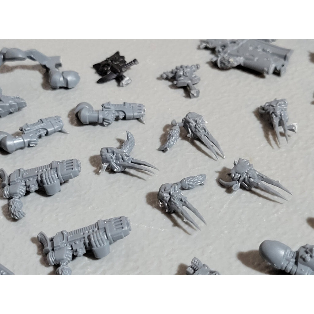 A18452 WARHAMMER 40K SPACE MARINES WOLVES BITS LOT PLASMA POWER SHOULDER HAMMER