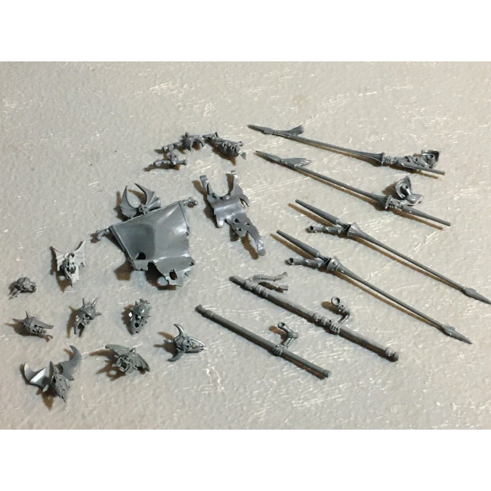 A23425 WARHAMMER FANTASY VAMPIRE COUNTS BITS LOT SKELETON WIGHT MIXED HEADS ARMS