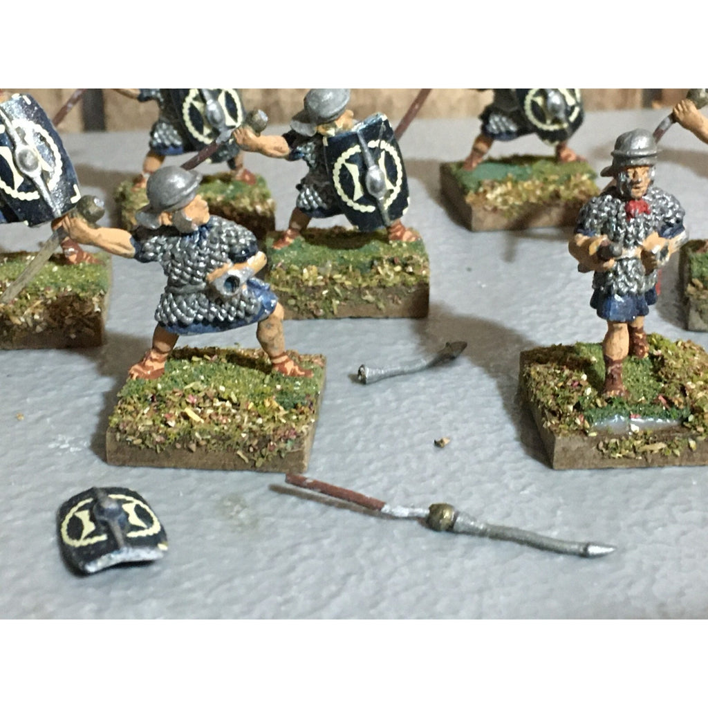 A23531 UNKNOWN METAL MINIATURES SOLDIERS WARRIORS ROMAN MISS 2 SPEARS