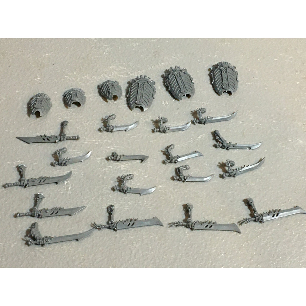 A23228 WARHAMMER FANTASY AOS TOMB KINGS OSSIARCH BITS LOT SWORDS SHIELDS GW