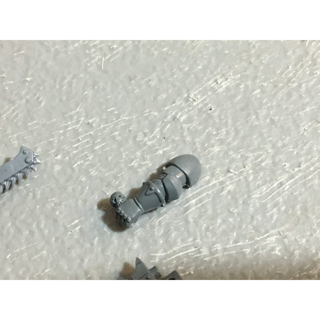 A23042 WARHAMMER 40K CHAOS SPACE MARINES BITS LOT MIXED ARMS GAMES WORKSHOP GW