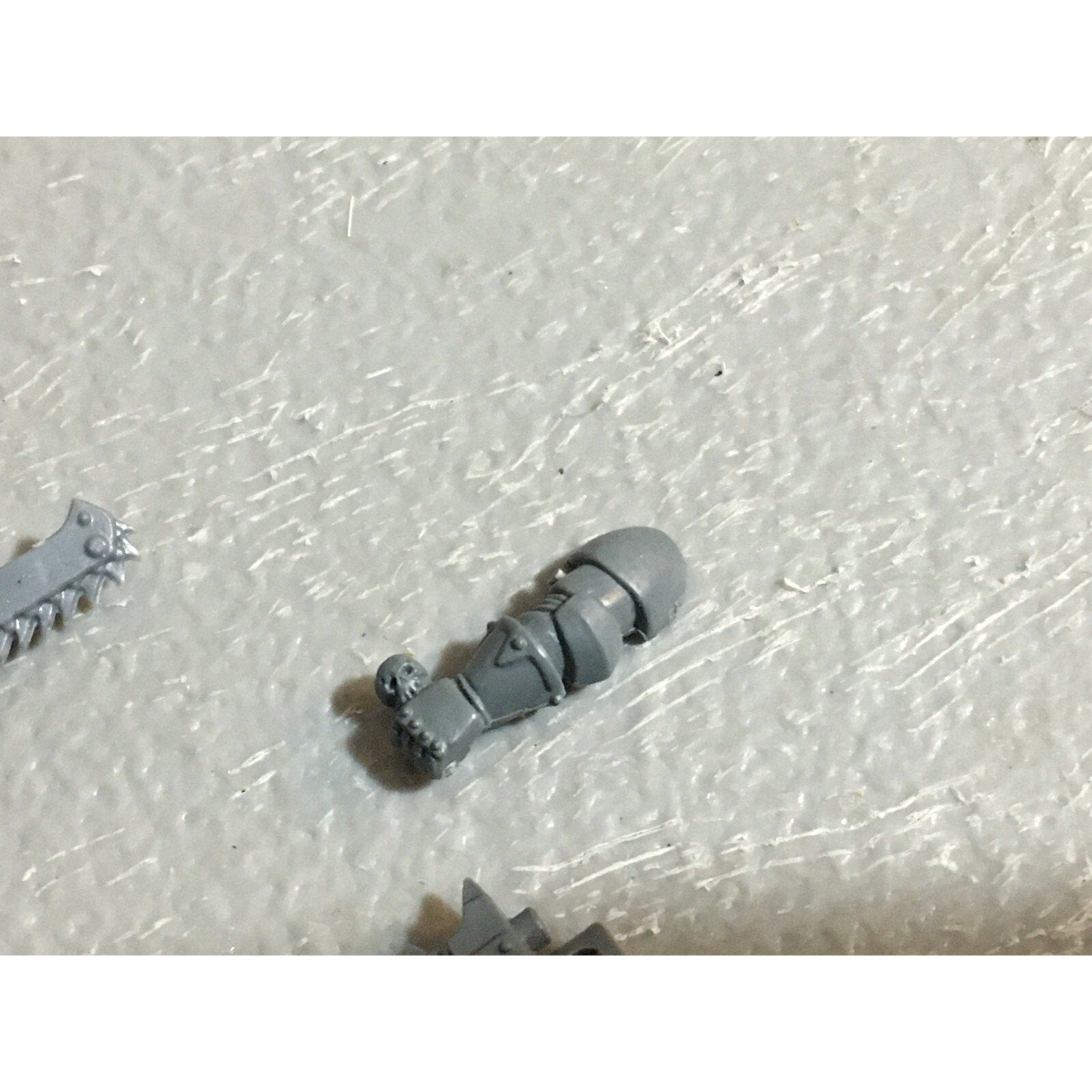A23042 WARHAMMER 40K CHAOS SPACE MARINES BITS LOT MIXED ARMS GAMES WORKSHOP GW