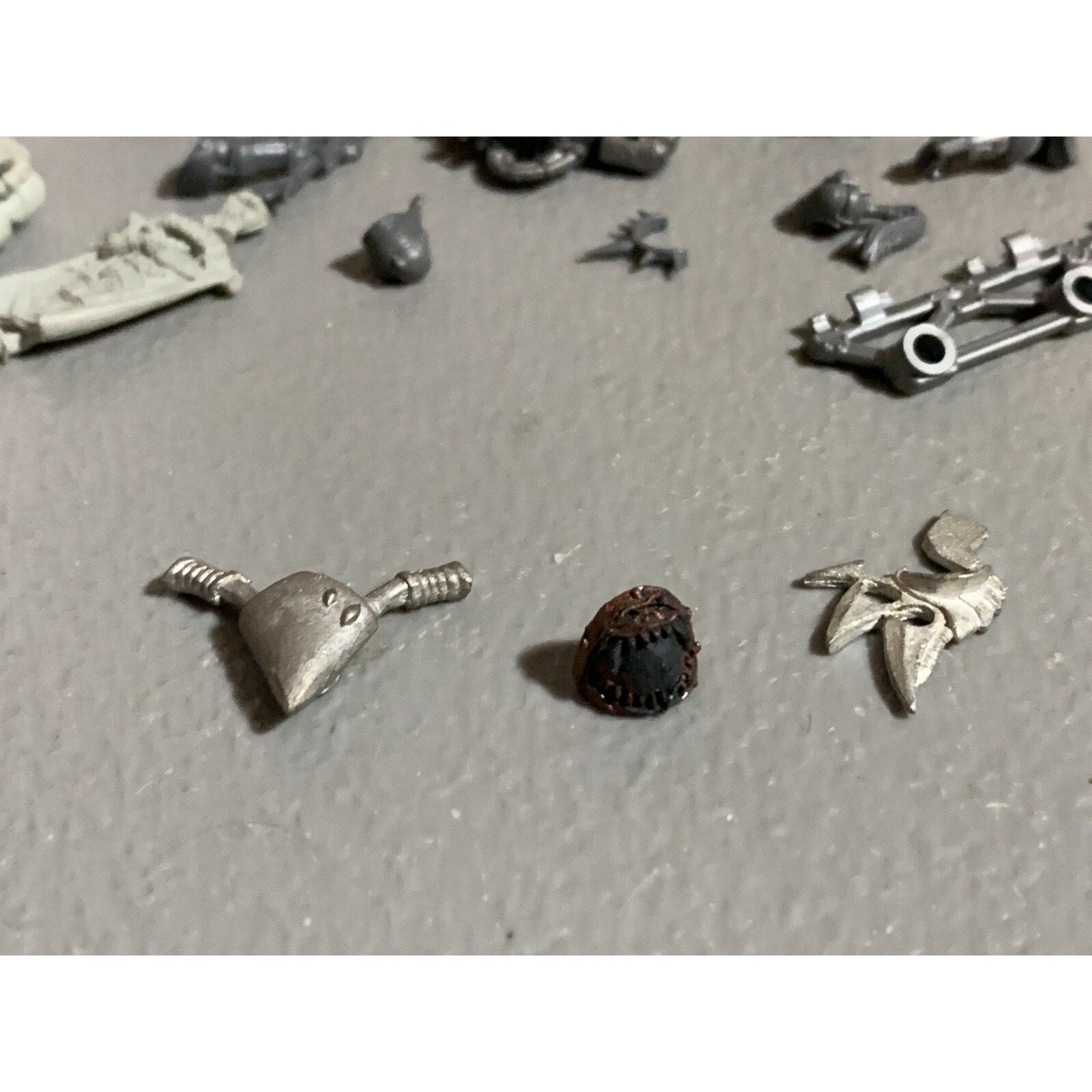 A16811 WARHAMMER 40K SPACE MARINES IMPERIAL & CHAOS BITS LOT GW GAMES WORKSHOP