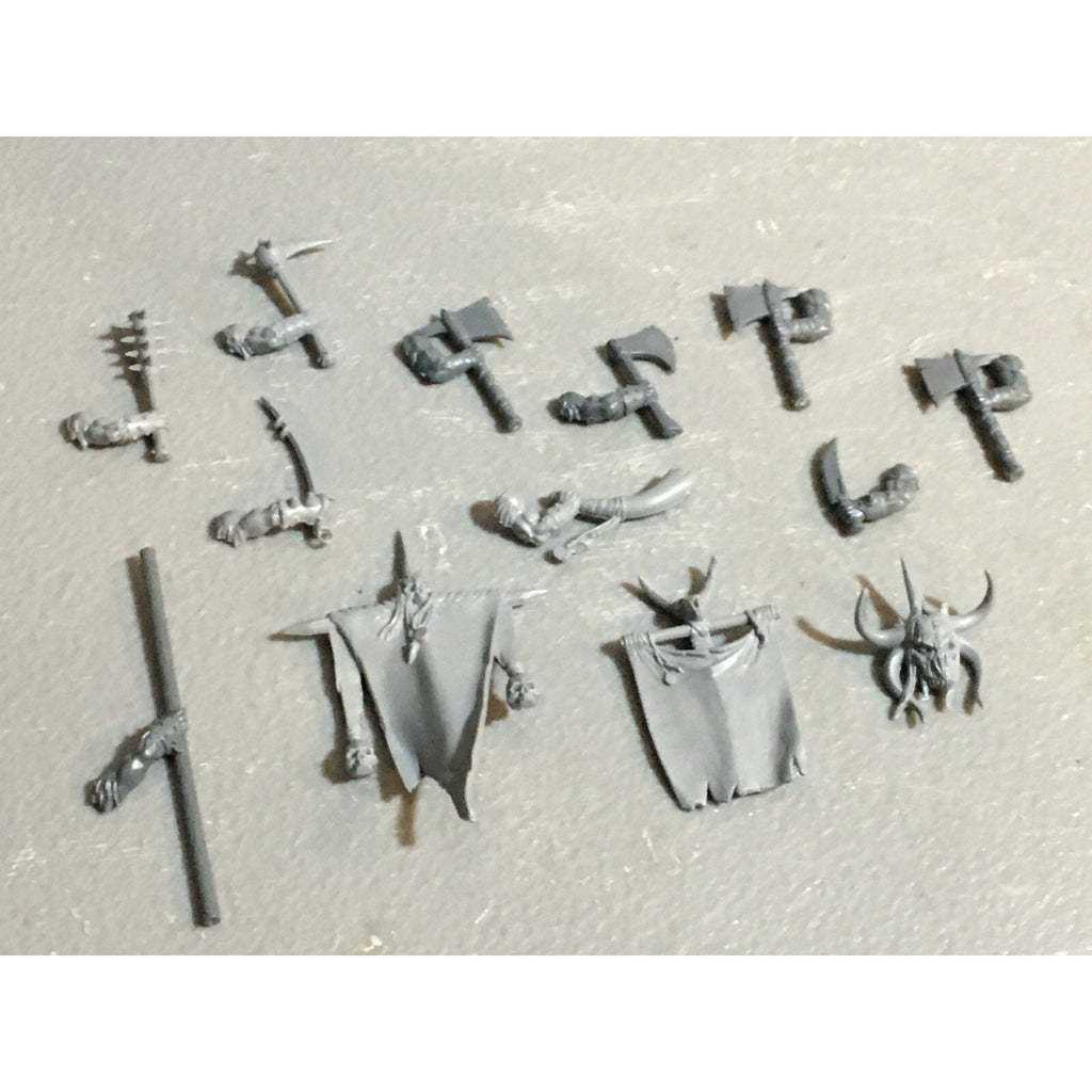 A23123 WARHAMMER FANTASY CHAOS BEASTMEN BITS LOT GORS BANNERS ARMS GW