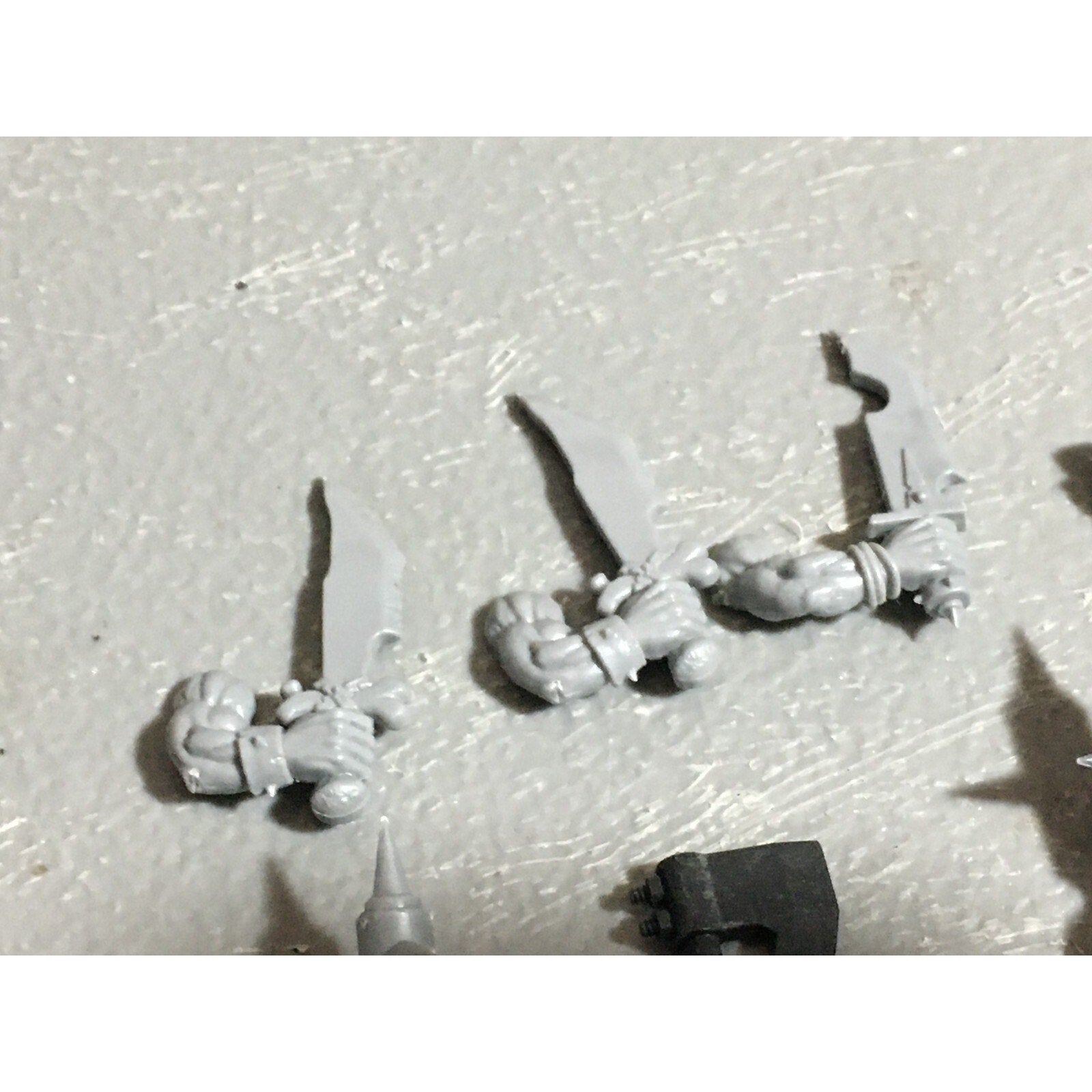 A22610 WARHAMMER FANTASY ORCS & GOBLINS BITS LOT ORC BOYZ HAND WEAPONS GW