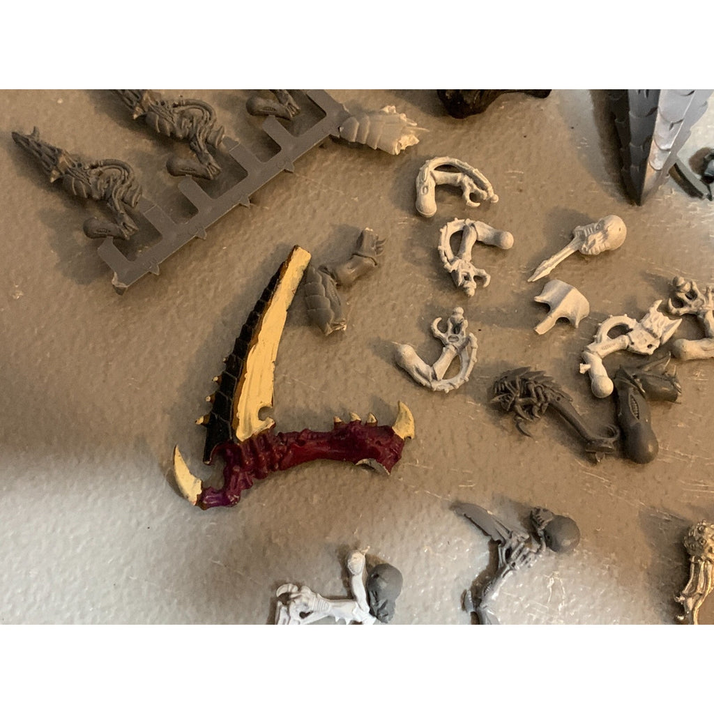 A23286 WARHAMMER 40K TYRANIDS INCOMPLETE BITS LOT SOME METAL OOP GW