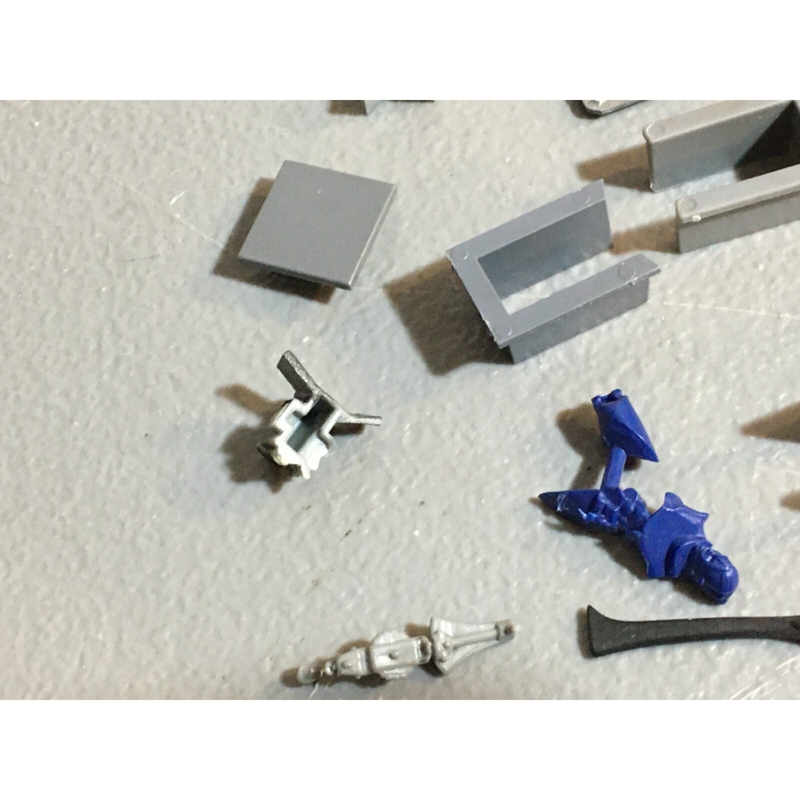 A23493 WARHAMMER FANTASY 40K BITS LOT MIXED RANDOM GAMES WORKSHOP GW
