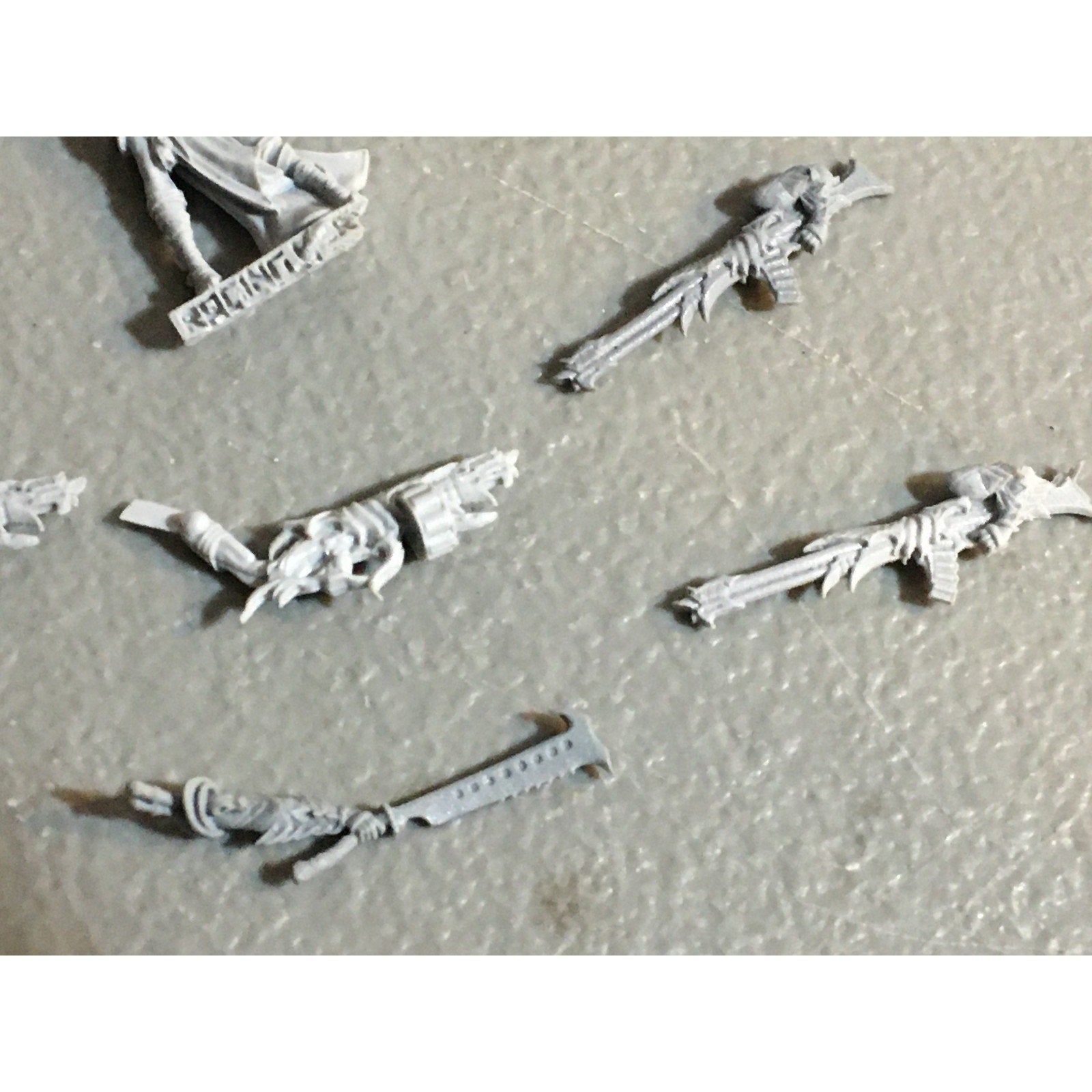 A32521 RAGING HEROES BITS LOT LEGS TORSO GUN ARM ELVES WAR GAMES MINIATURES