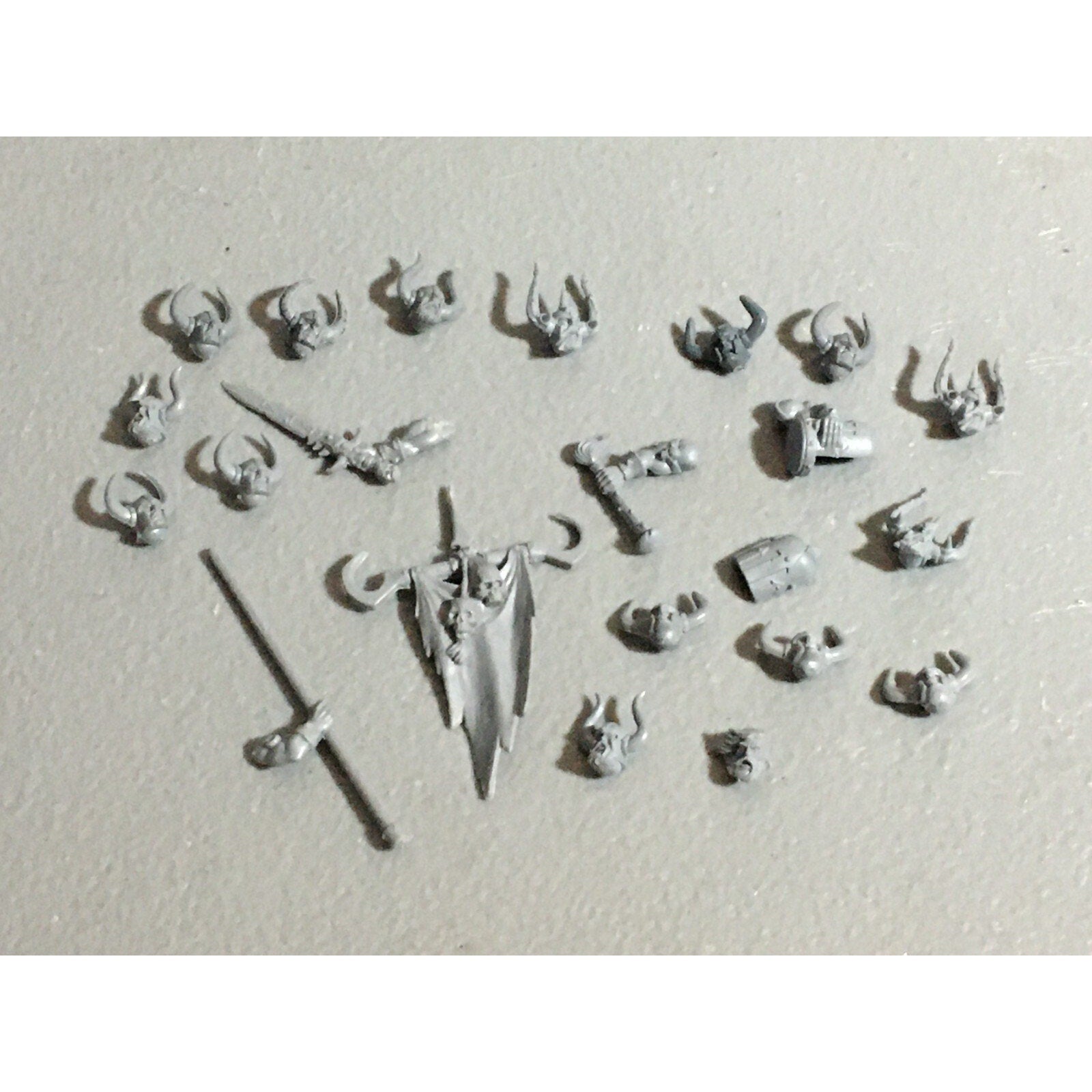 A22195 WARHAMMER FANTASY CHAOS MORTALS BITS LOT MIXED MARAUDER MIXED GW