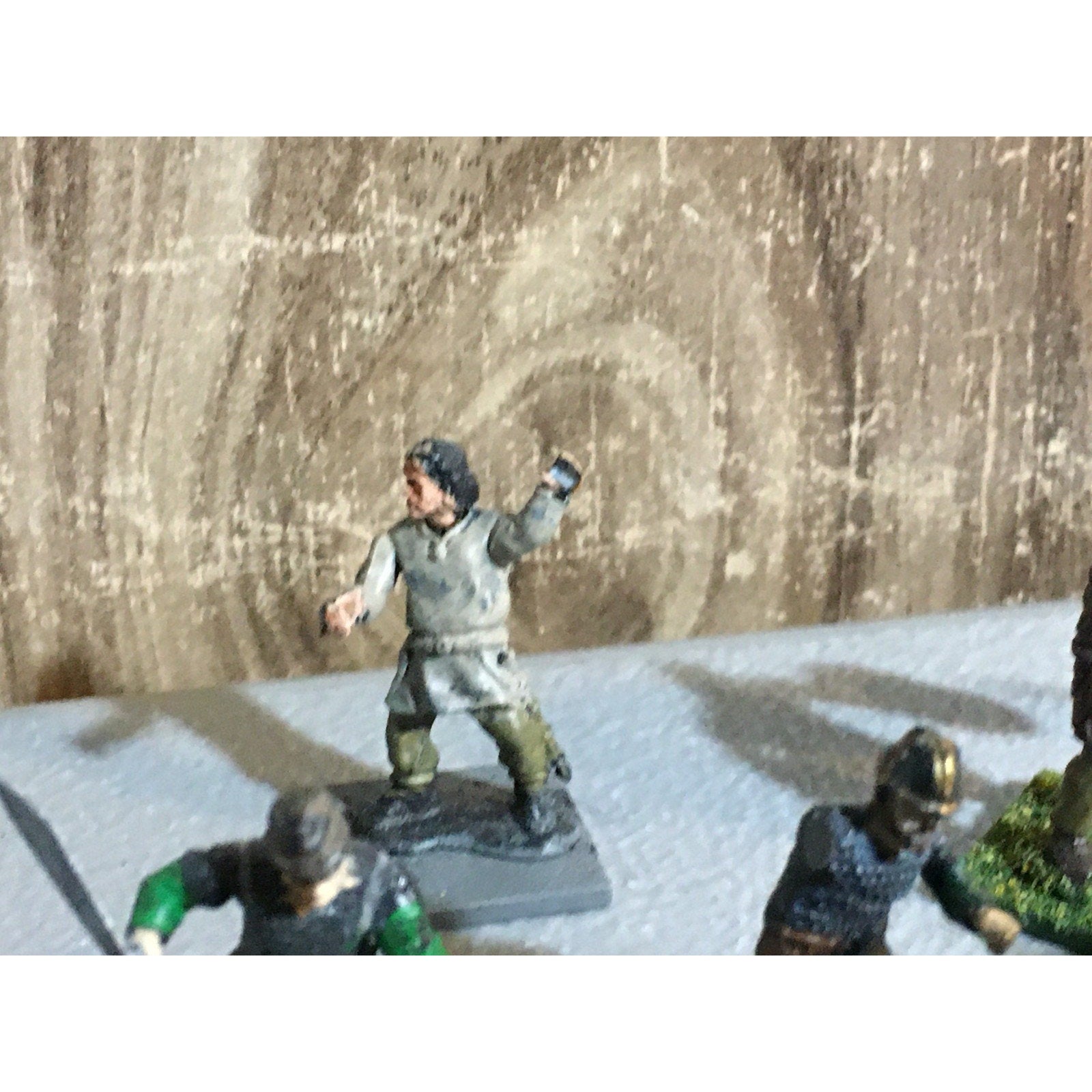 A32498 UNKNOWN PLASTIC MINIATURES INCOMPLETE LOT FANTASY HUMAN WARRIOR SOLDIER