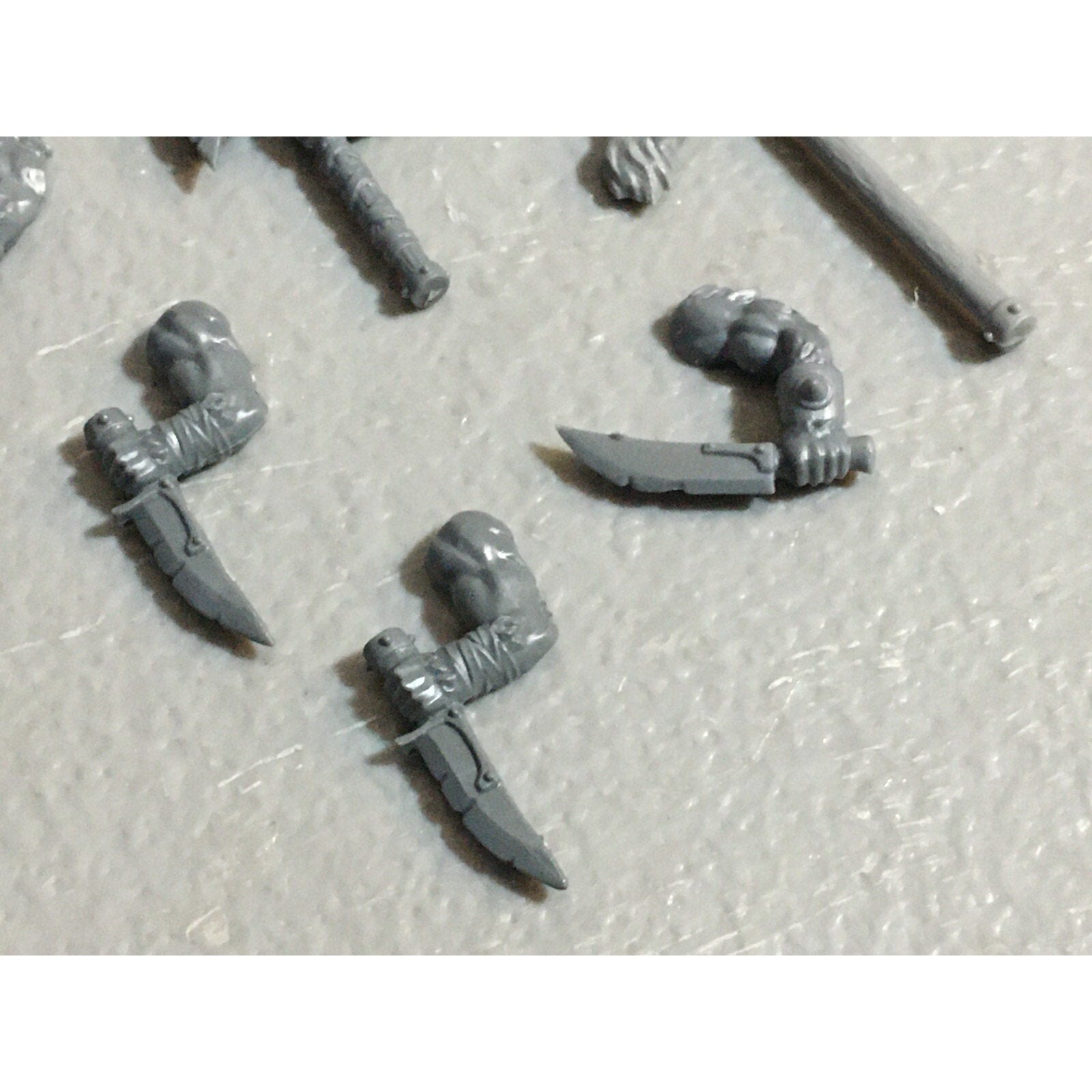 A23132 WARHAMMER FANTASY CHAOS BEASTMEN BITS LOT GORS BANNERS ARMS GW