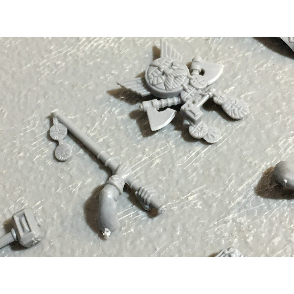 A23400 WARHAMMER FANTASY DWARFS BITS LOT WARRIORS ARMS BANNER GAMES WORKSHOP GW
