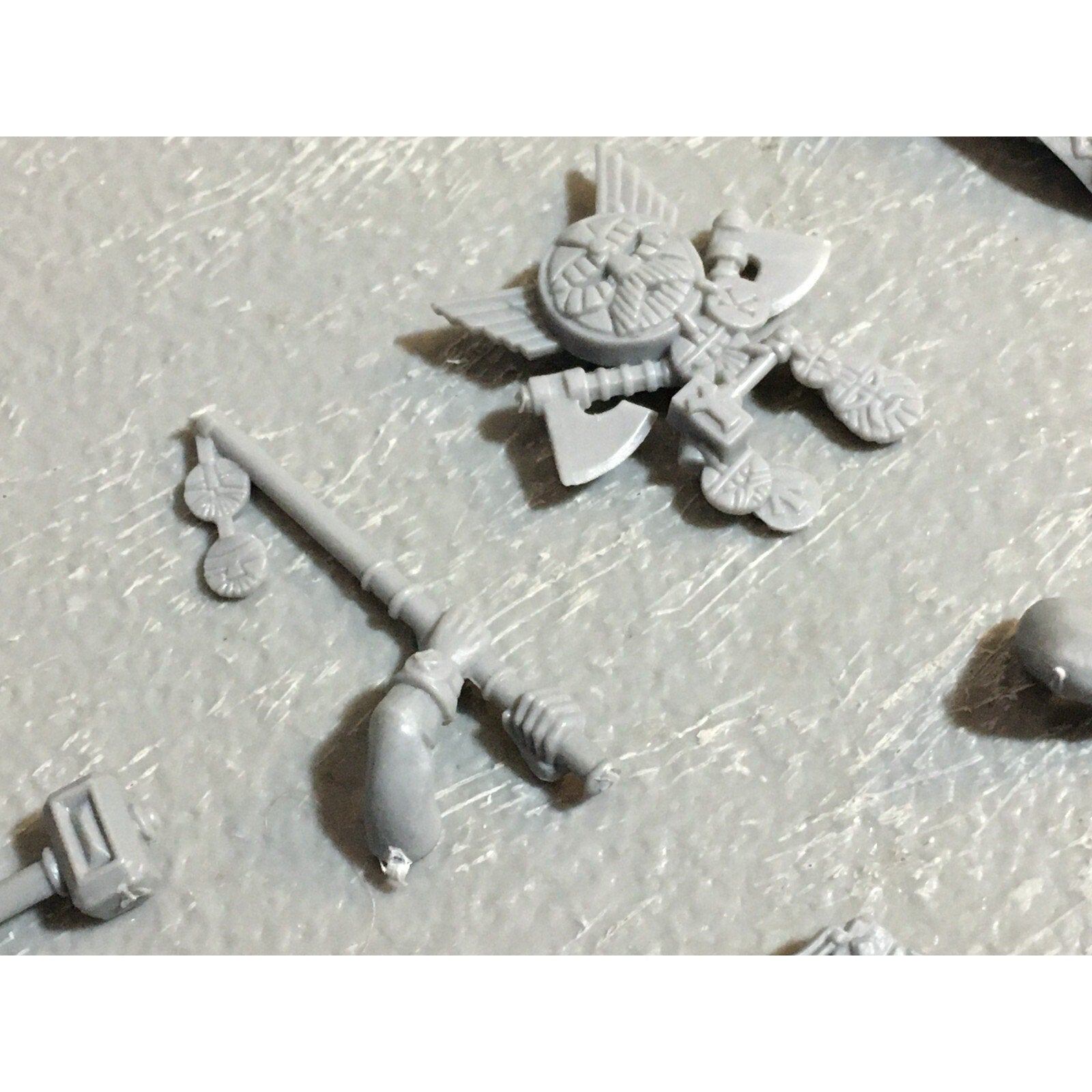 A23400 WARHAMMER FANTASY DWARFS BITS LOT WARRIORS ARMS BANNER GAMES WORKSHOP GW