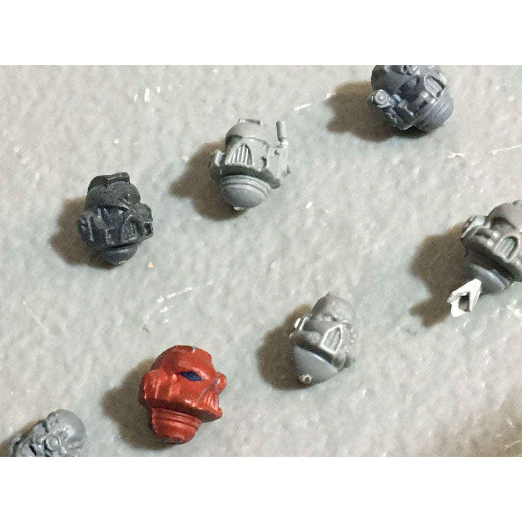 A22999 WARHAMMER 40K SPACE MARINES BITS LOT HEADS PLASMA PISTOLS BACKPACKS GW