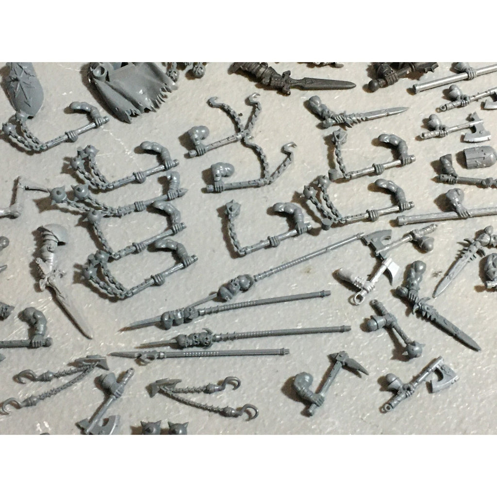 A21064 WARHAMMER FANTASY CHAOS MORTALS BITS LOT MARAUDERS WARRIORS FLAILS HEADS