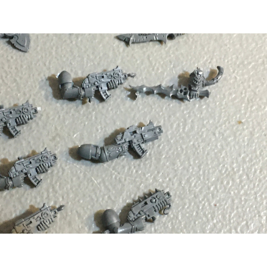 A31461 WARHAMMER 40K CHAOS DEATH GUARD BITS LOT BOLTER LEGS PLAGUE KNIFE GW