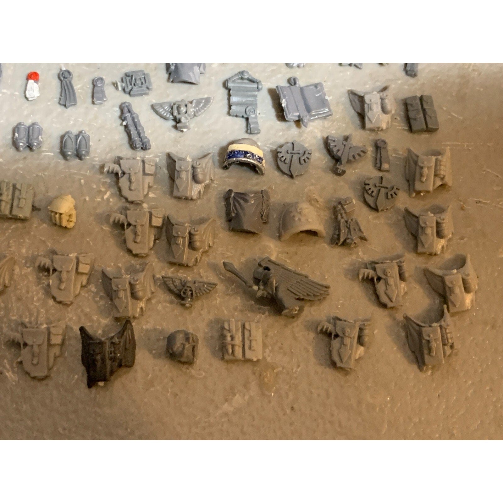 A23319 WARHAMMER 40K SPACE MARINES BITS LOT GUN HOLSTERS HIP ACCESSORIES GW