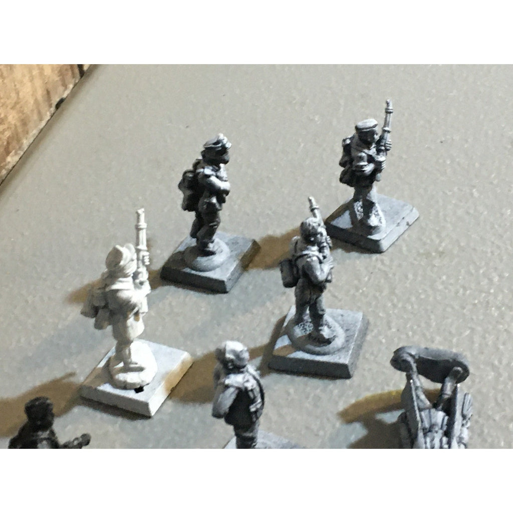 A30869 UNKNOWN METAL MINIATURES SOLDIERS INFANTRY WWII? WWI? TABLE TOP WAR GAMES