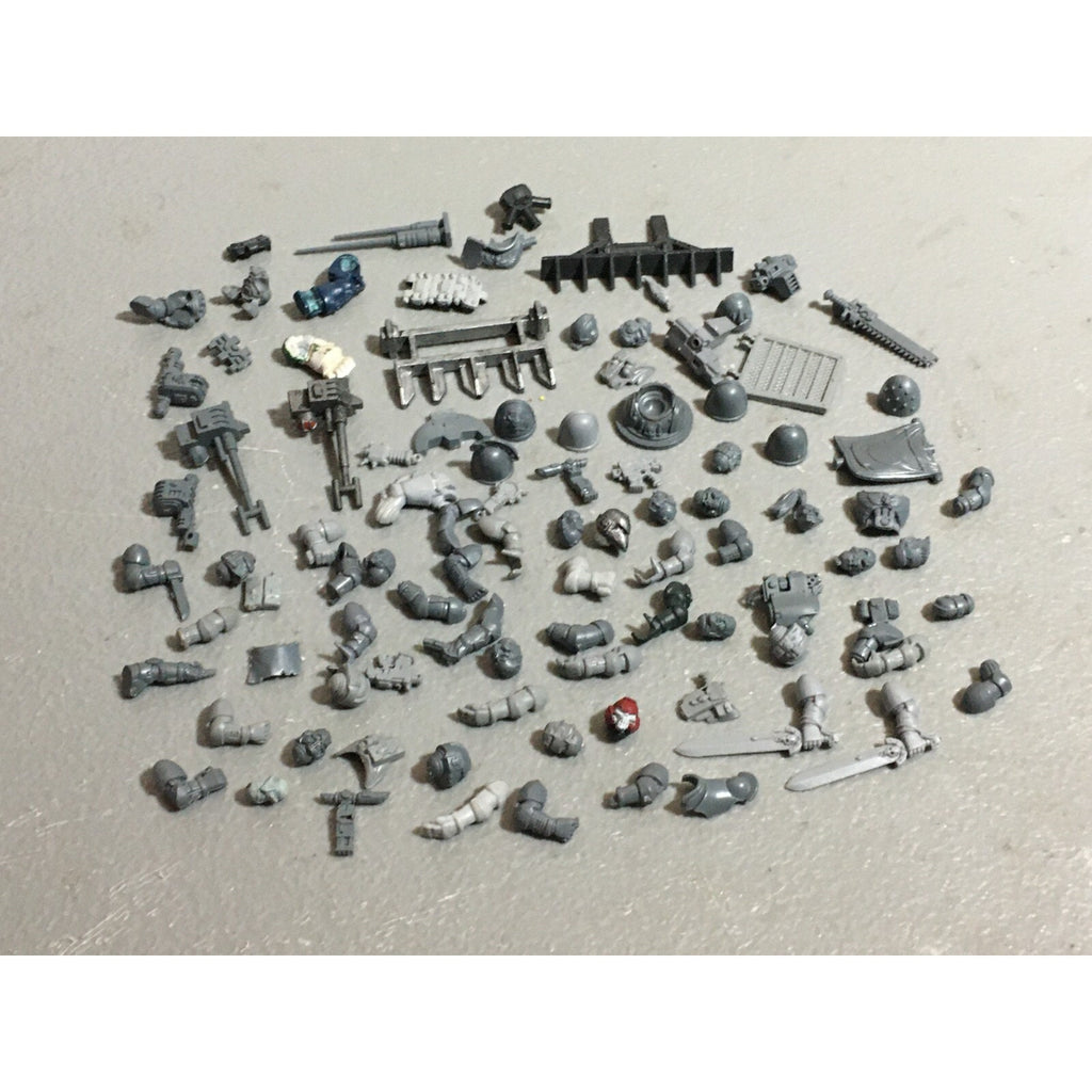 A19802 WARHAMMER 40K SPACE MARINES BITS LOT ARMS VEHICLE