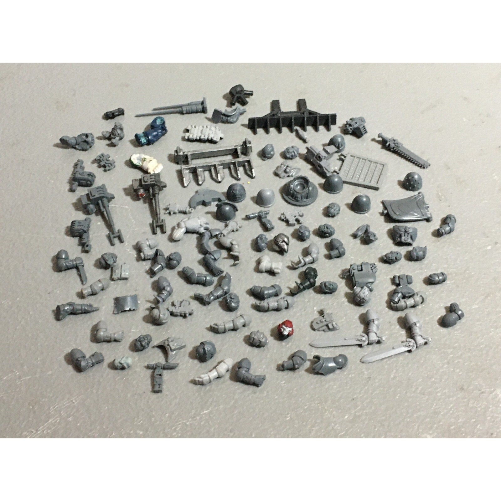 A19802 WARHAMMER 40K SPACE MARINES BITS LOT ARMS VEHICLE