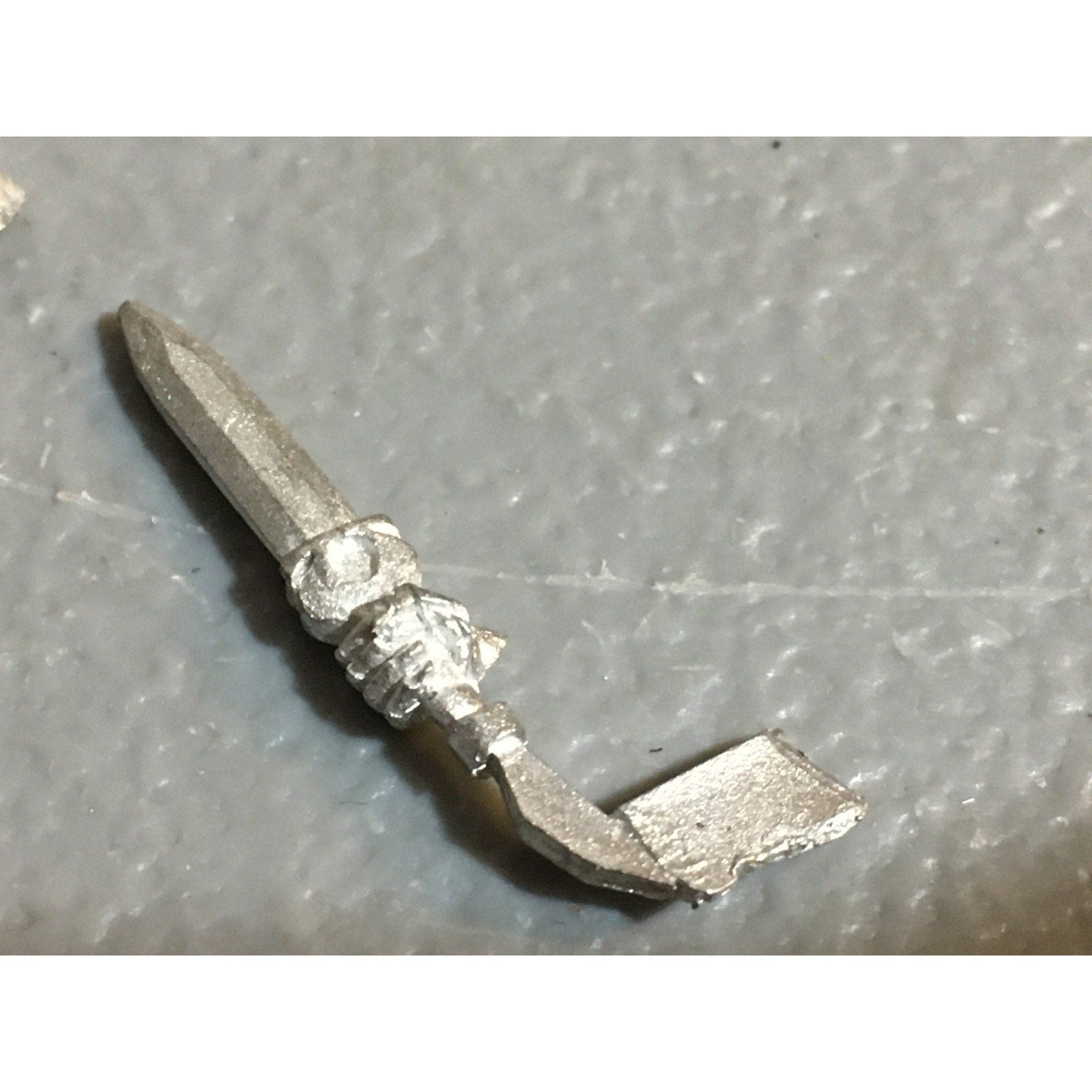 A24505 WARHAMMER 40K SPACE MARINES ULTRAMARINES METAL BITS LOT SWORD AXE HEAD
