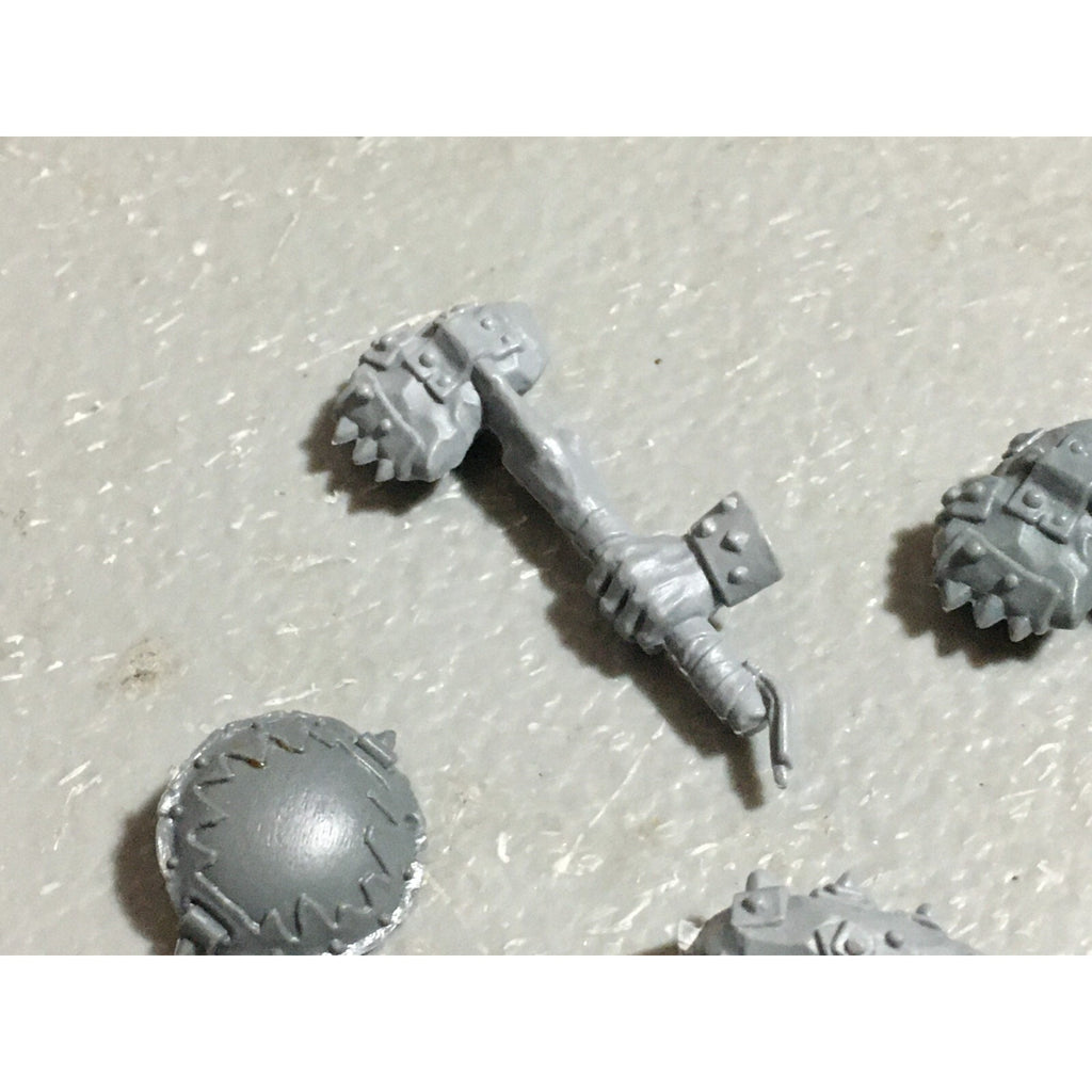 A22584 WARHAMMER FANTASY OGRE KINGDOMS BITS LOT HANDS PLATES GAMES WORKSHOP GW