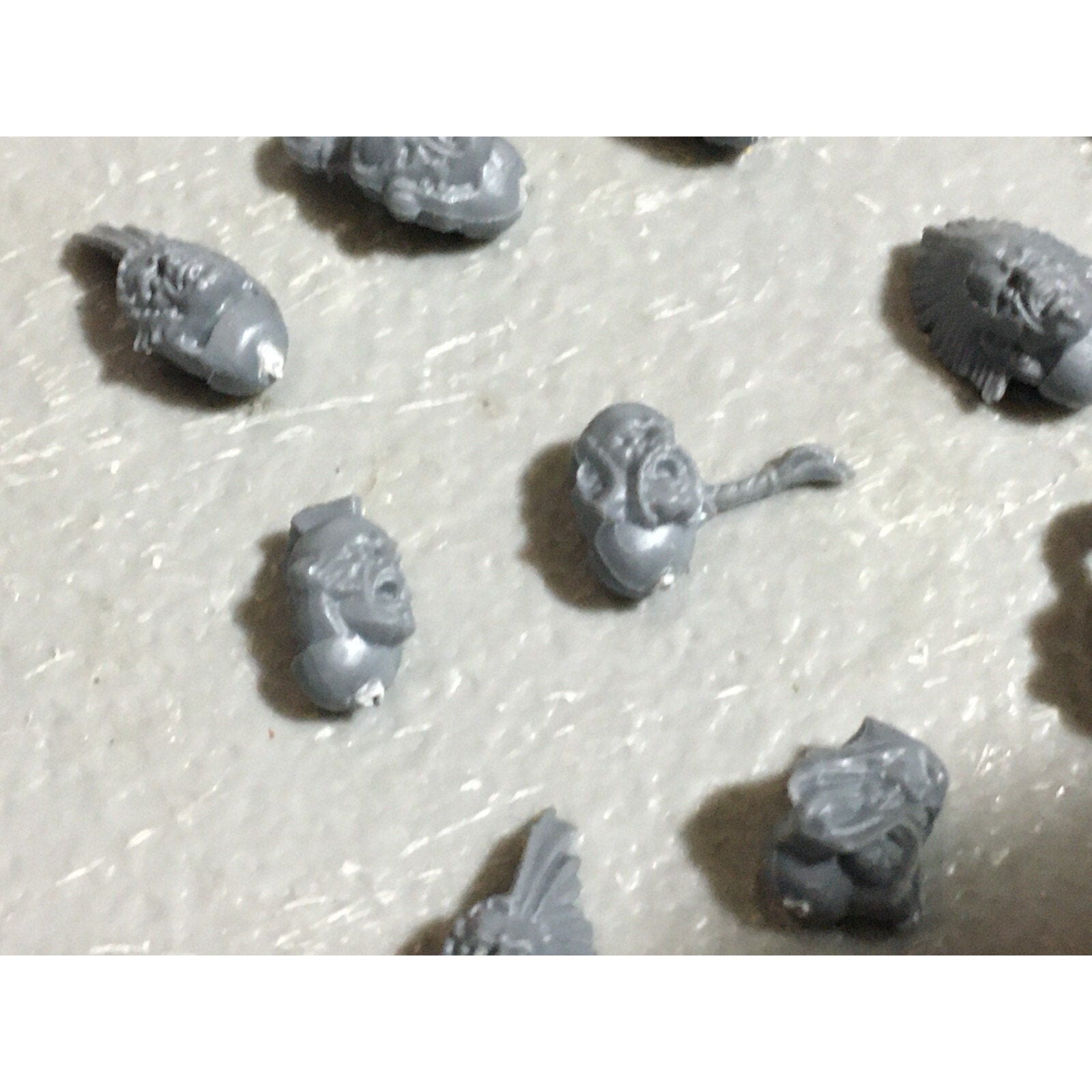 A22549 WARHAMMER 40K SPACE MARINES WOLVES BITS LOT HEADS GAMES WORKSHOP GW