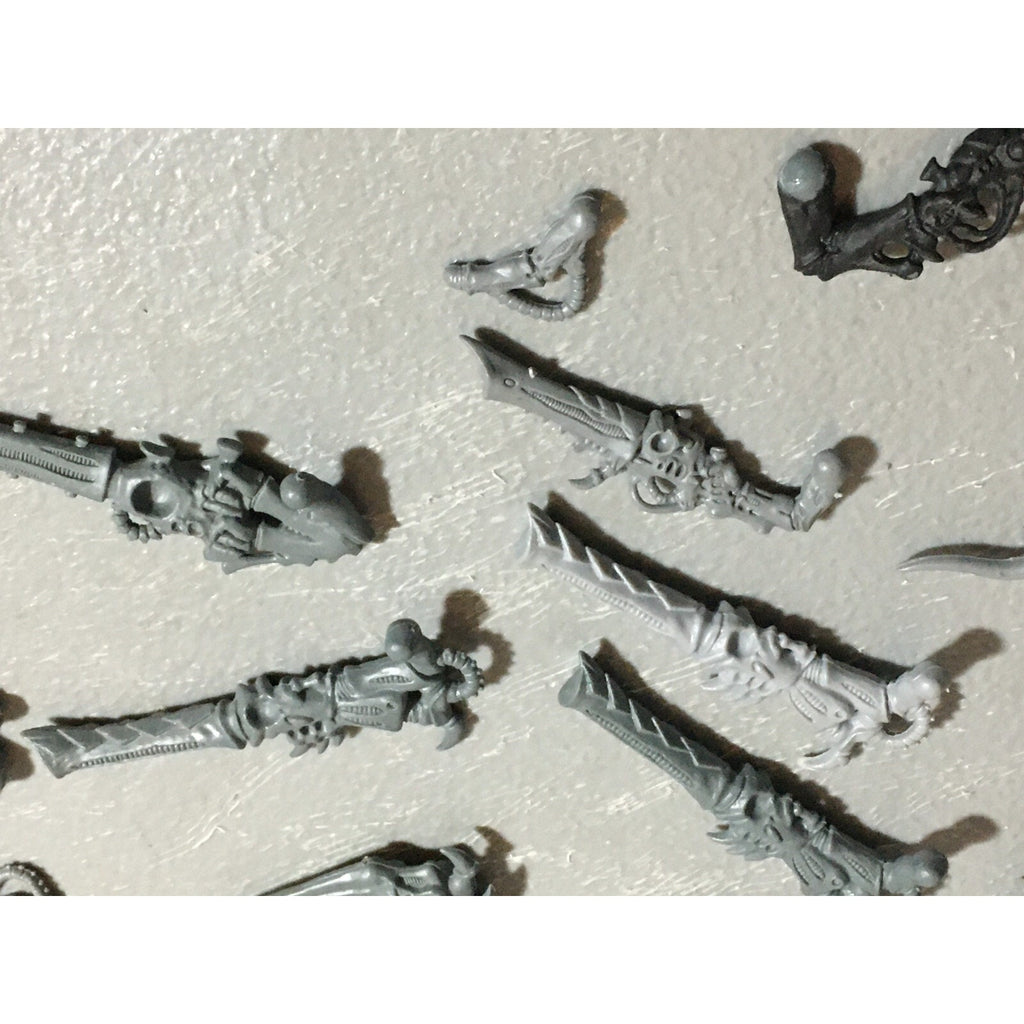 A22315 WARHAMMER 40K TYRANIDS BITS LOT MIXED GAMES WORKSHOP GW