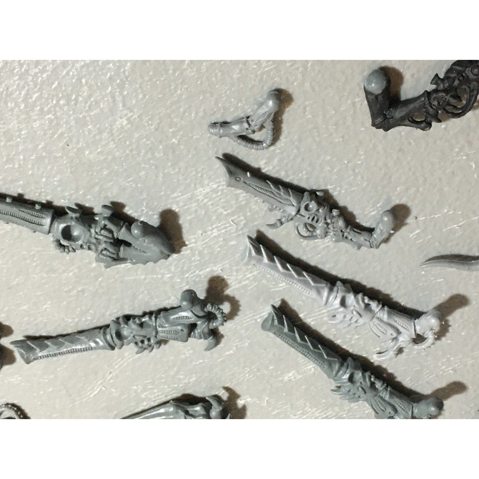 A22315 WARHAMMER 40K TYRANIDS BITS LOT MIXED GAMES WORKSHOP GW