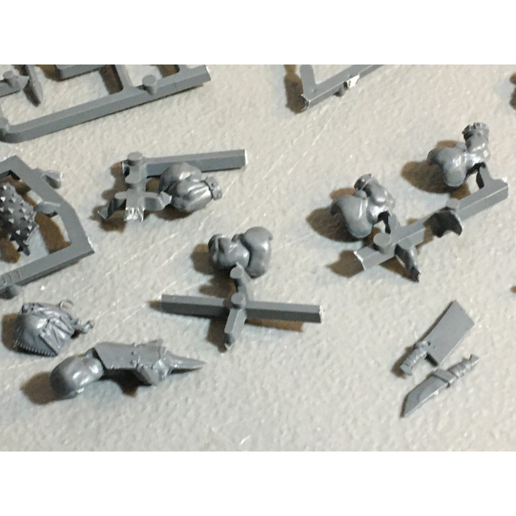 A23589 WARHAMMER AOS FANTASY OGRE KINGDOMS MAWTRIBES BITS ON SPRUE LOT ARMS EXTR