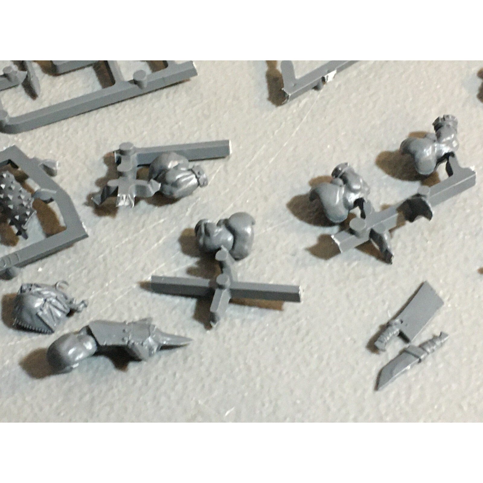 A23589 WARHAMMER AOS FANTASY OGRE KINGDOMS MAWTRIBES BITS ON SPRUE LOT ARMS EXTR