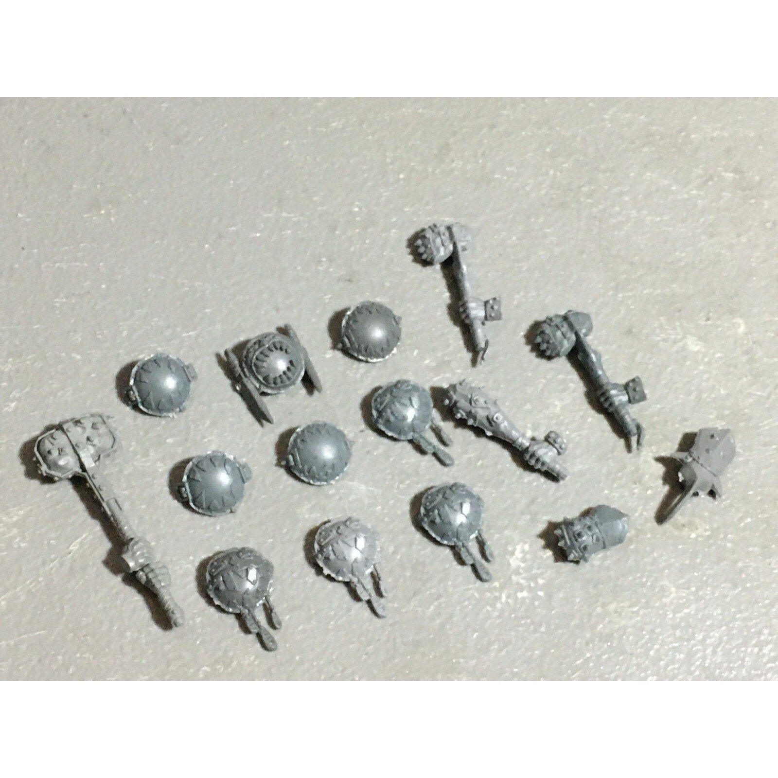 A22584 WARHAMMER FANTASY OGRE KINGDOMS BITS LOT HANDS PLATES GAMES WORKSHOP GW