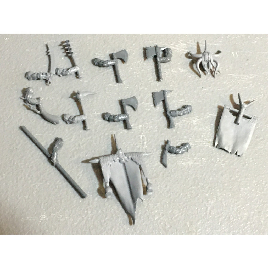A23125 WARHAMMER FANTASY CHAOS BEASTMEN BITS LOT GORS BANNERS ARMS GW