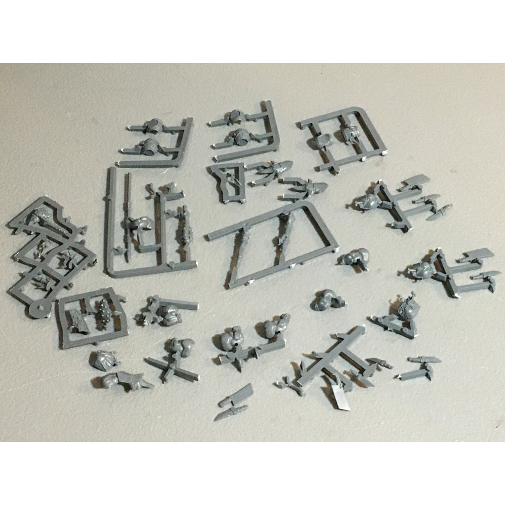 A23589 WARHAMMER AOS FANTASY OGRE KINGDOMS MAWTRIBES BITS ON SPRUE LOT ARMS EXTR