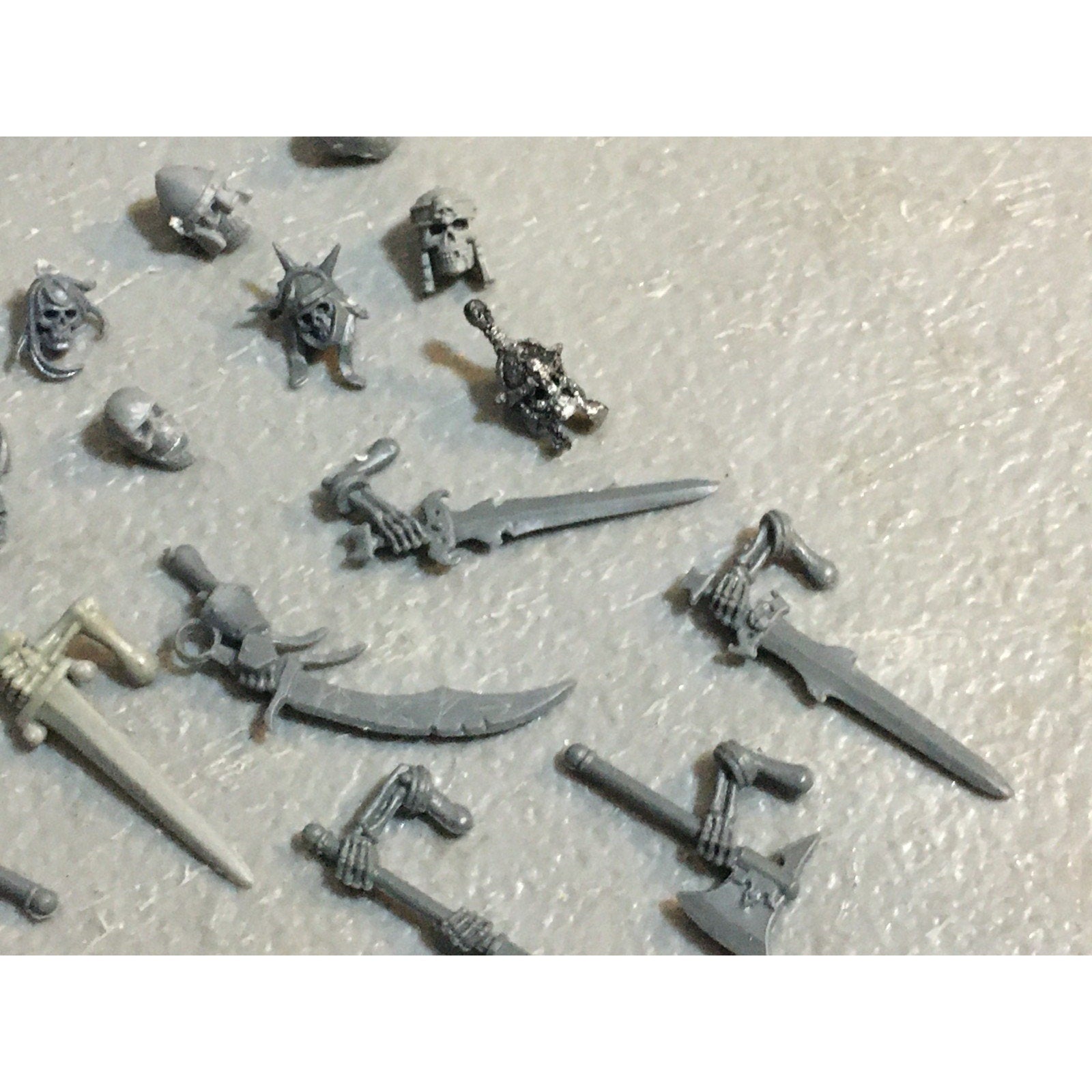 A28766 WARHAMMER FANTASY OLD WORLD VAMPIRE COUNTS BITS LOT SKELETON HEADS ARMS