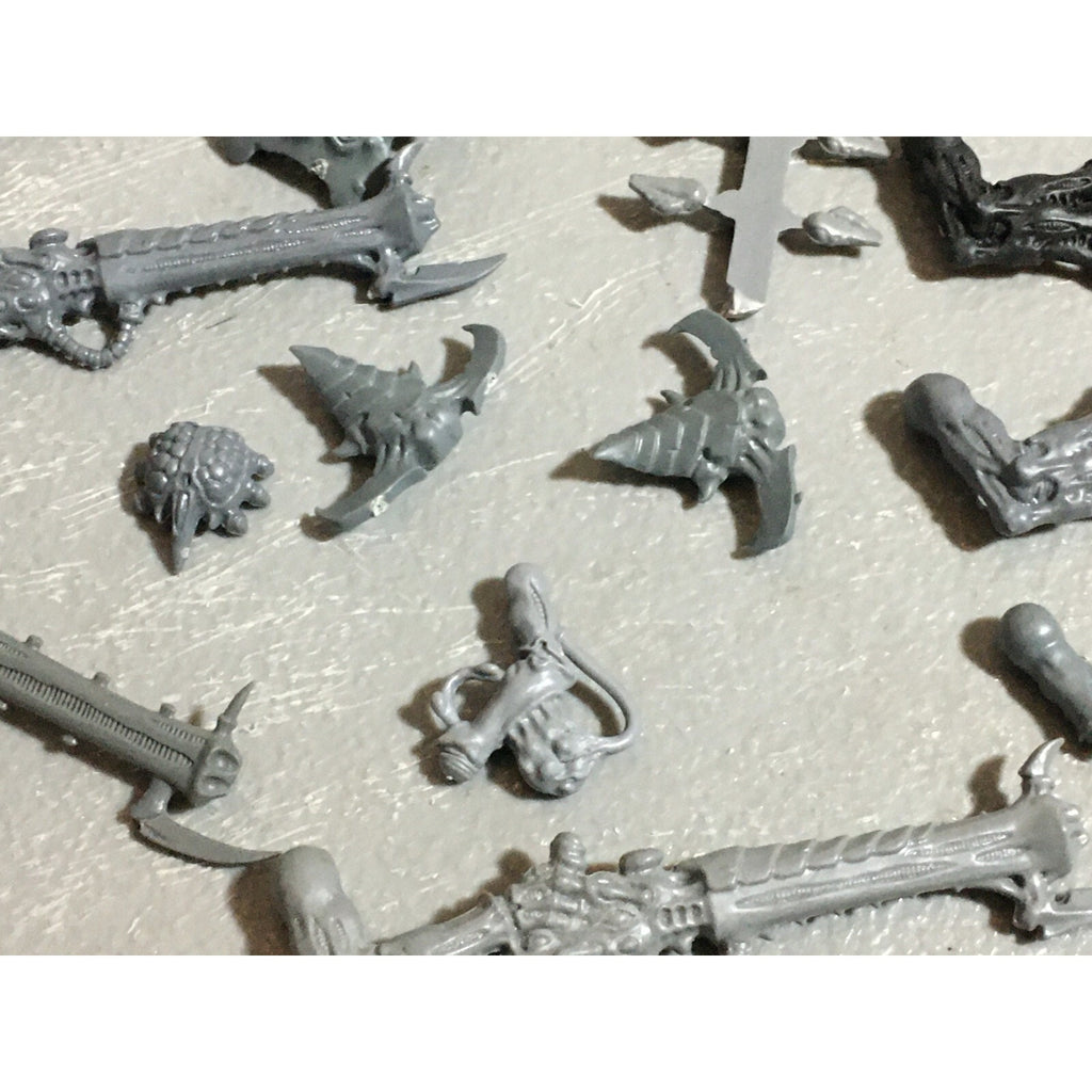 A22318 WARHAMMER 40K TYRANIDS BITS LOT MIXED GAMES WORKSHOP GW