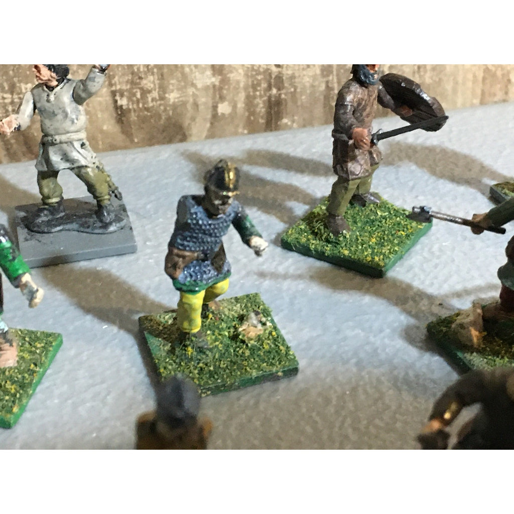 A32498 UNKNOWN PLASTIC MINIATURES INCOMPLETE LOT FANTASY HUMAN WARRIOR SOLDIER