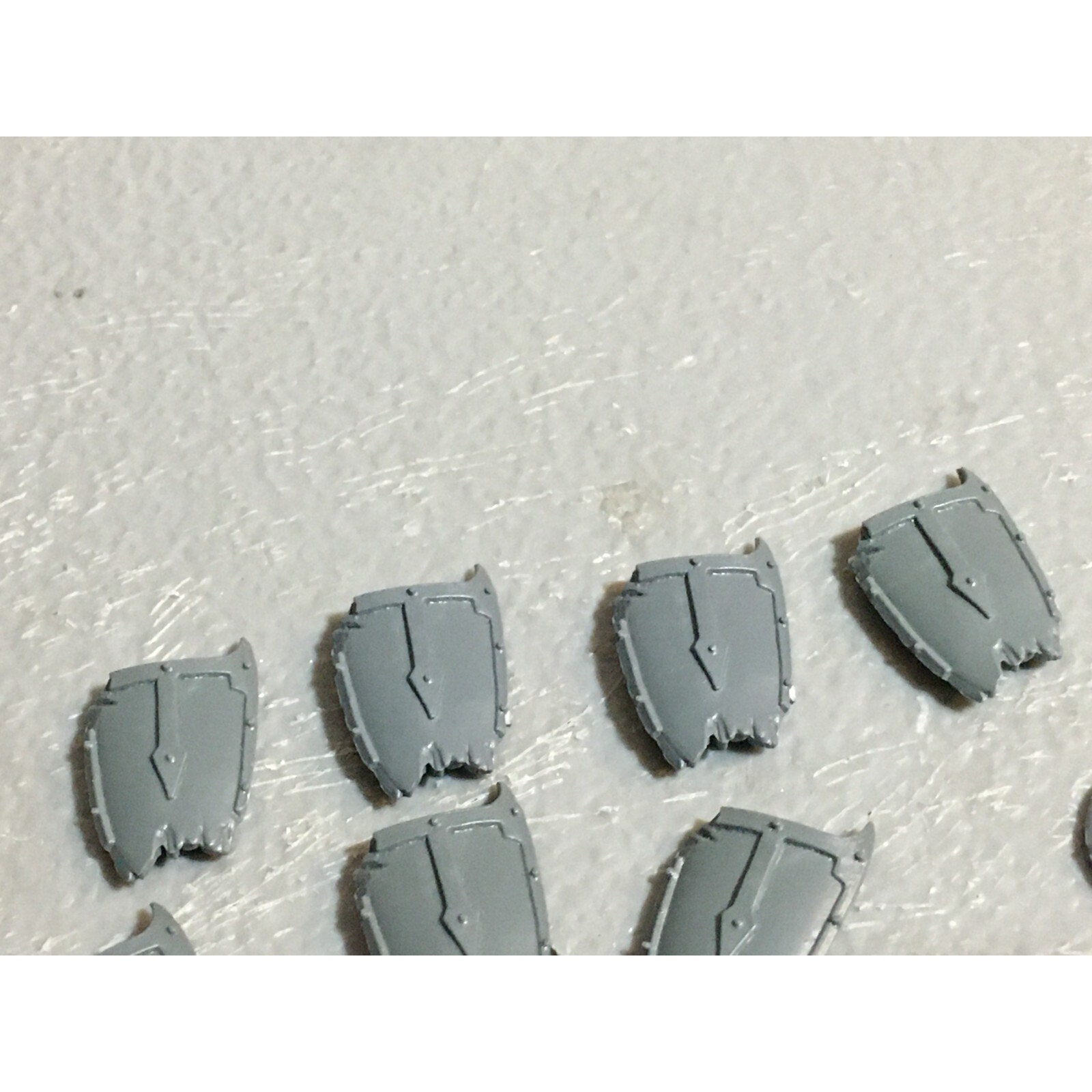 A23458 WARHAMMER FANTASY VAMPIRE COUNTS UNDEAD BITS LOT SHIELDS GW