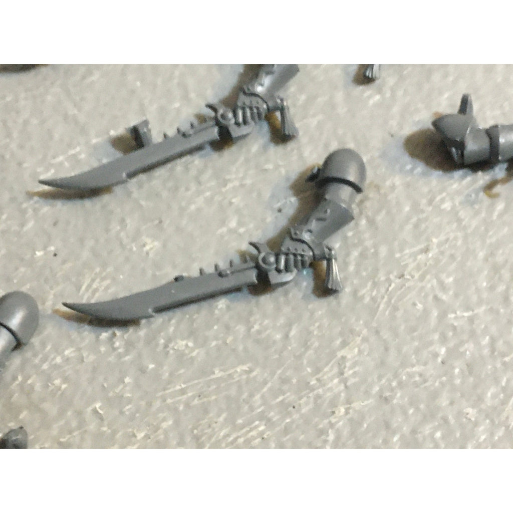 A31463 WARHAMMER 40K CHAOS EMPERORS CHILDREN BITS LOT BLADES SWORD GW