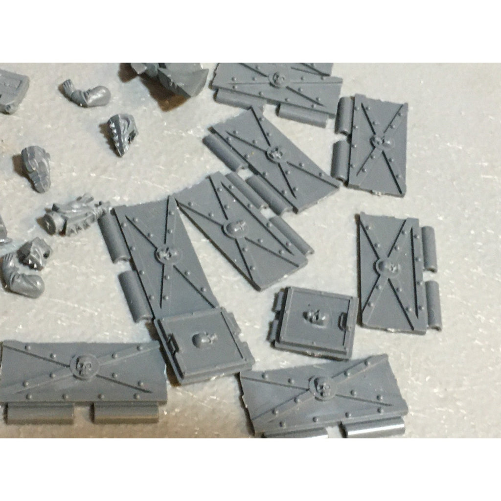 A24532 WARHAMMER 40K MIXED BITS LOT PLATES CHAOS IMPERIAL GW