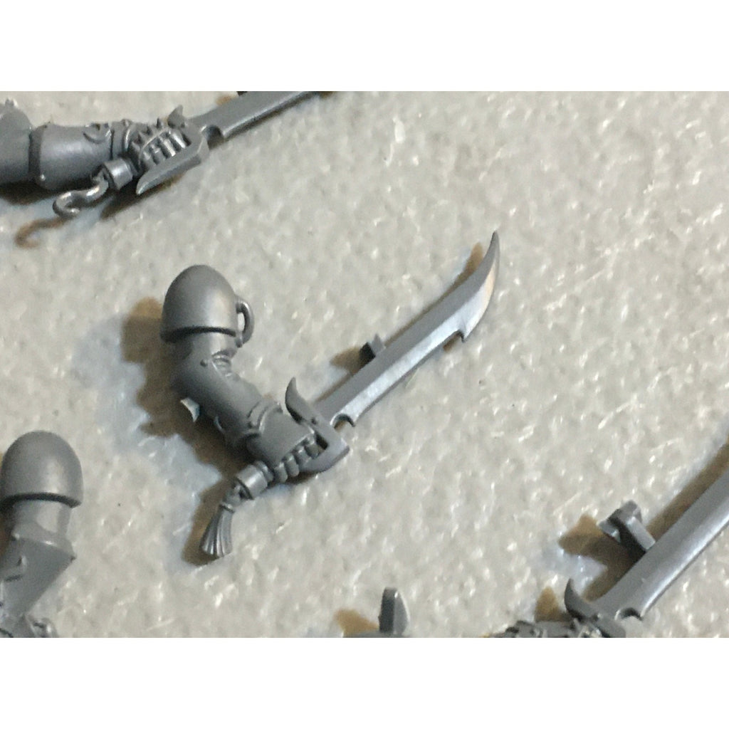 A31463 WARHAMMER 40K CHAOS EMPERORS CHILDREN BITS LOT BLADES SWORD GW