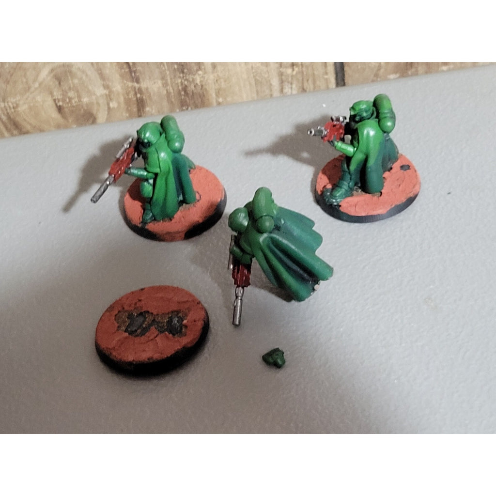 A18335 WARHAMMER 40K SPACE MARINES PRIMED DARK ANGELS ELIMINATORS MAG BASE