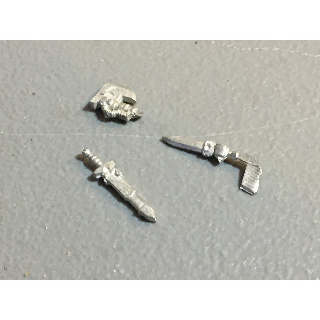 A24505 WARHAMMER 40K SPACE MARINES ULTRAMARINES METAL BITS LOT SWORD AXE HEAD