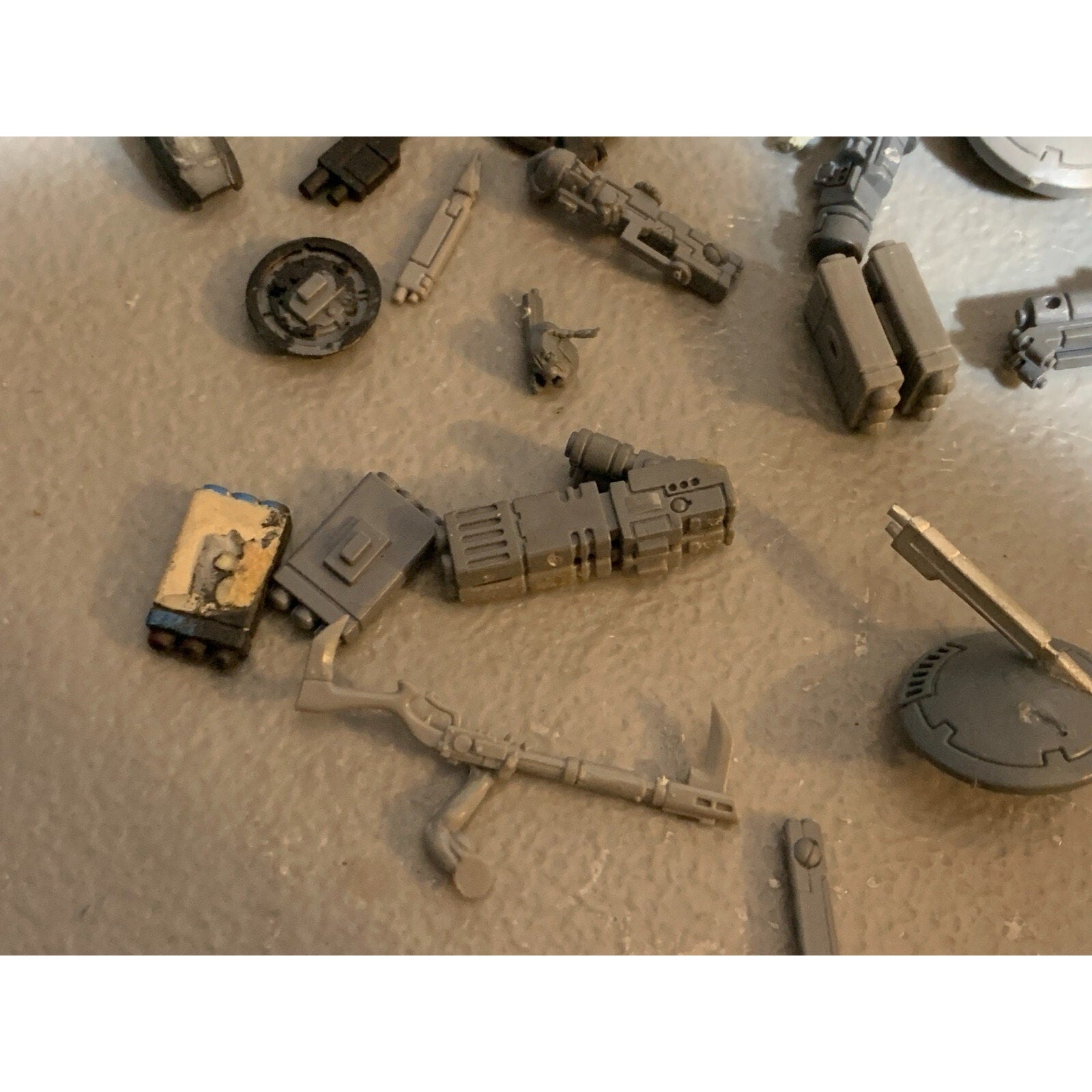 A23278 WARHAMMER 40K TAU EMPIRE BITS LOT DRONES GUNS CRISIS FEET GAMES GW